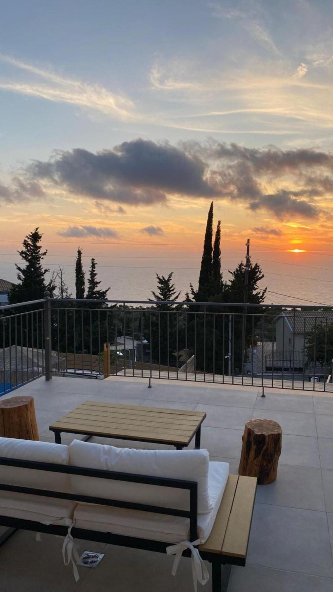 Zephyros Villas - อาโยส นิกีตัส ภายนอก รูปภาพ