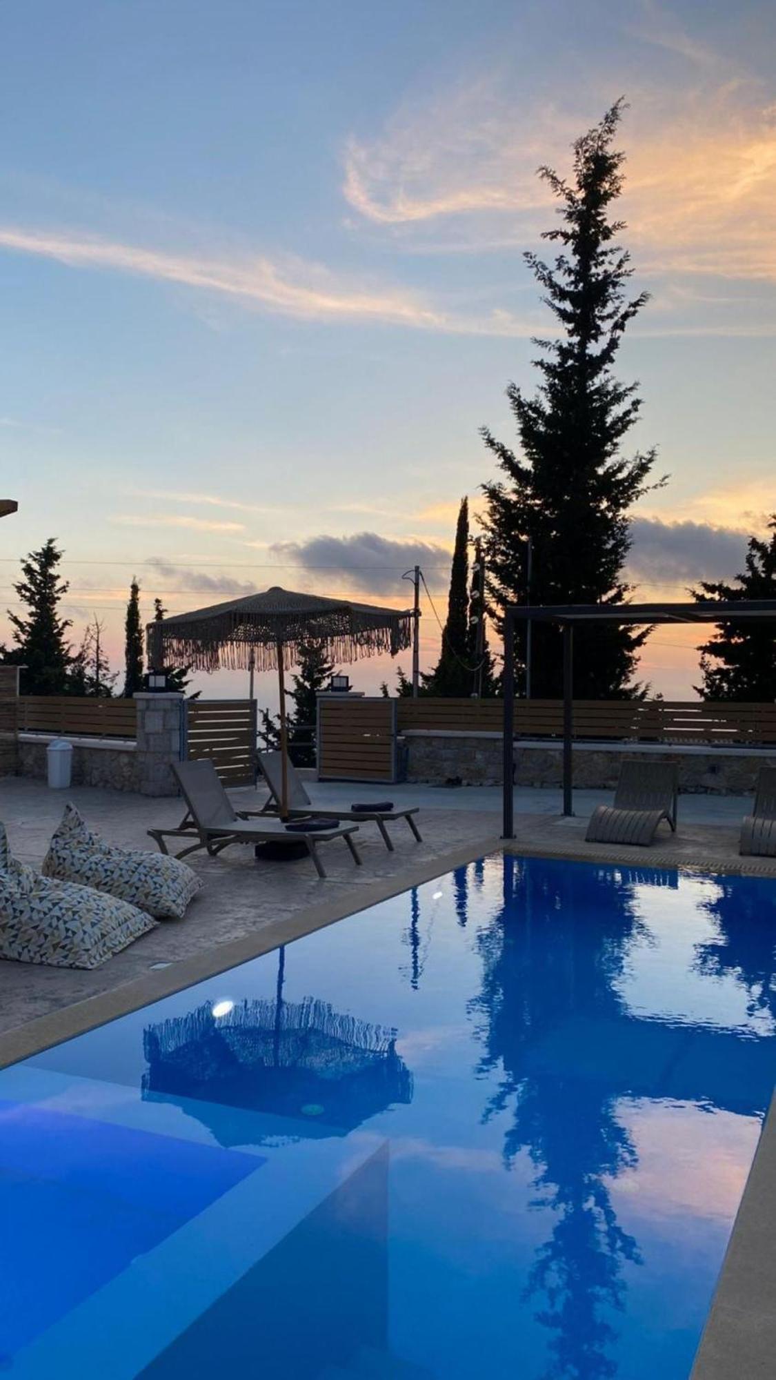 Zephyros Villas - อาโยส นิกีตัส ภายนอก รูปภาพ